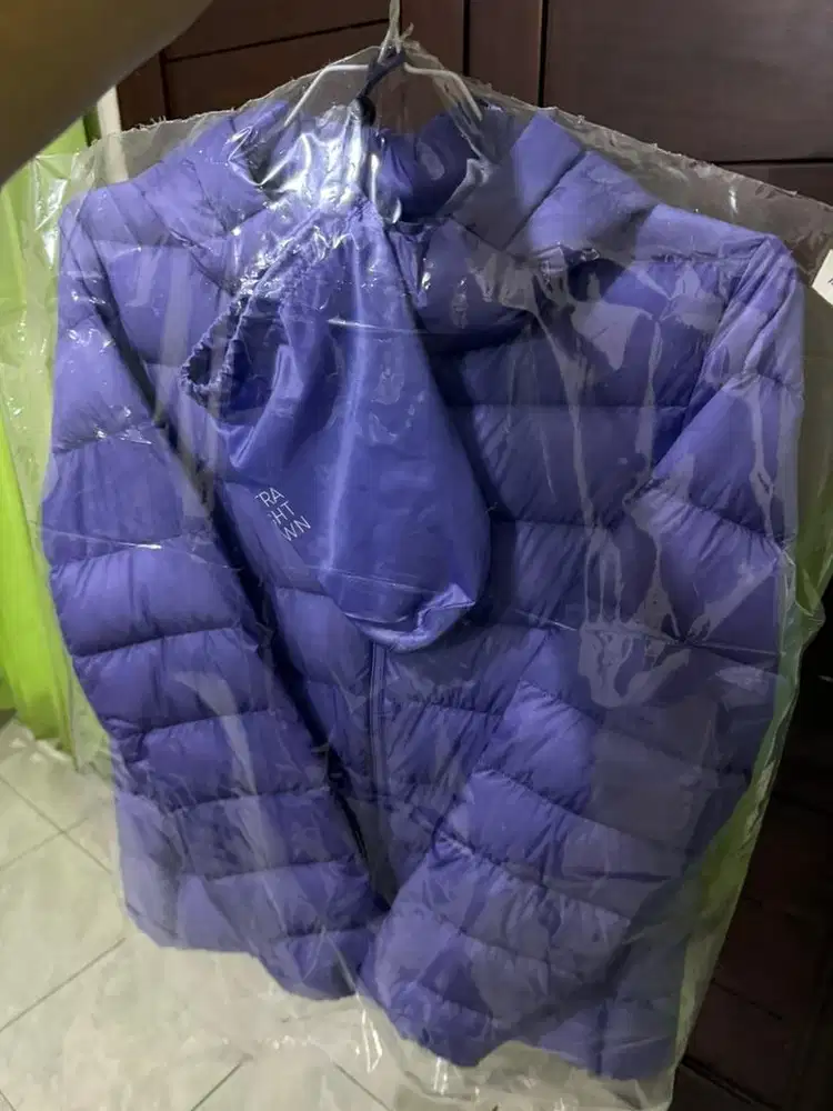Uniqlo jaket ultra light down size L ungu