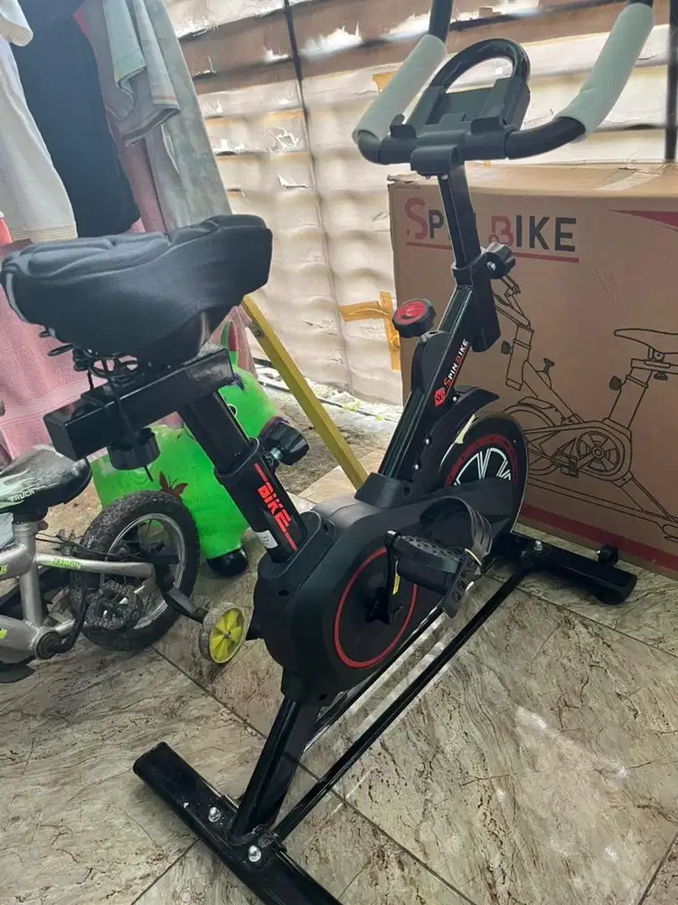 Spin bike (Alat Fitness at home)