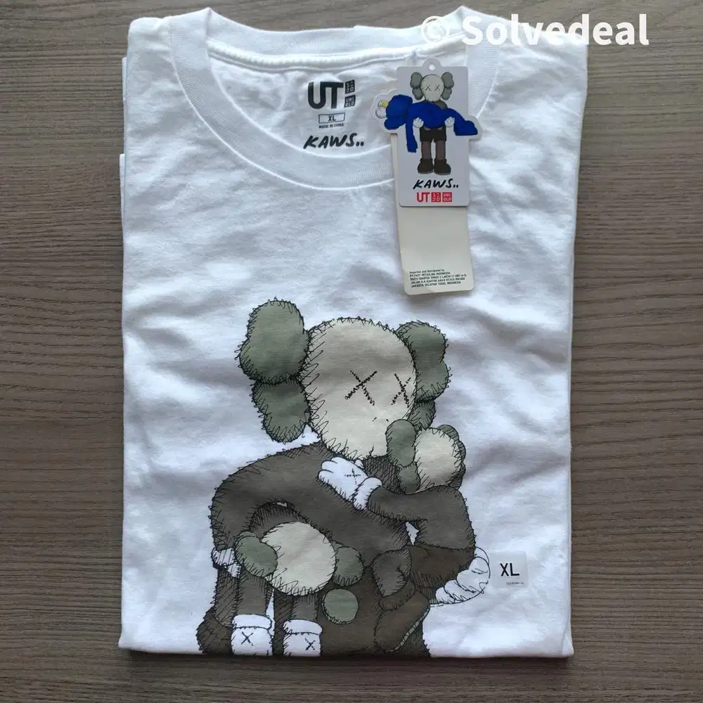 Kaos Uniqlo KAWS Clean Slate Putih Size XL | New | Limited Item