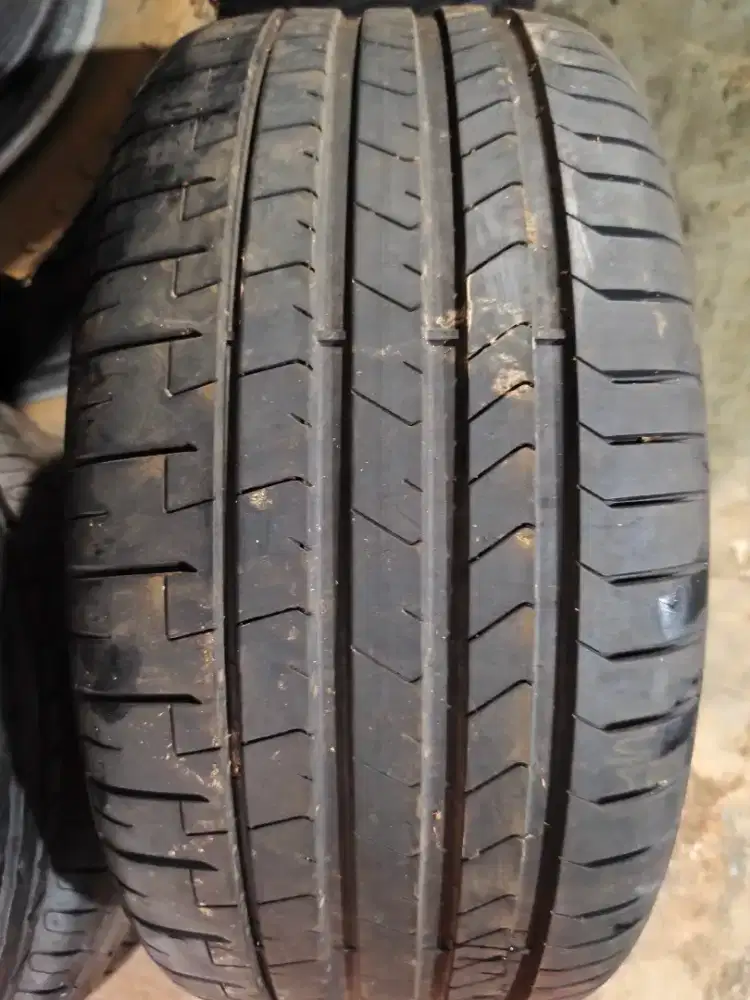 Pirelli pzero 255 35 R23