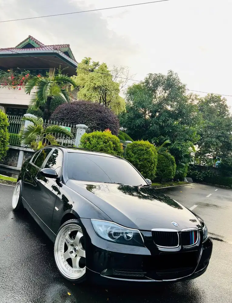 BMW 320i E90 Low KM Good Condition