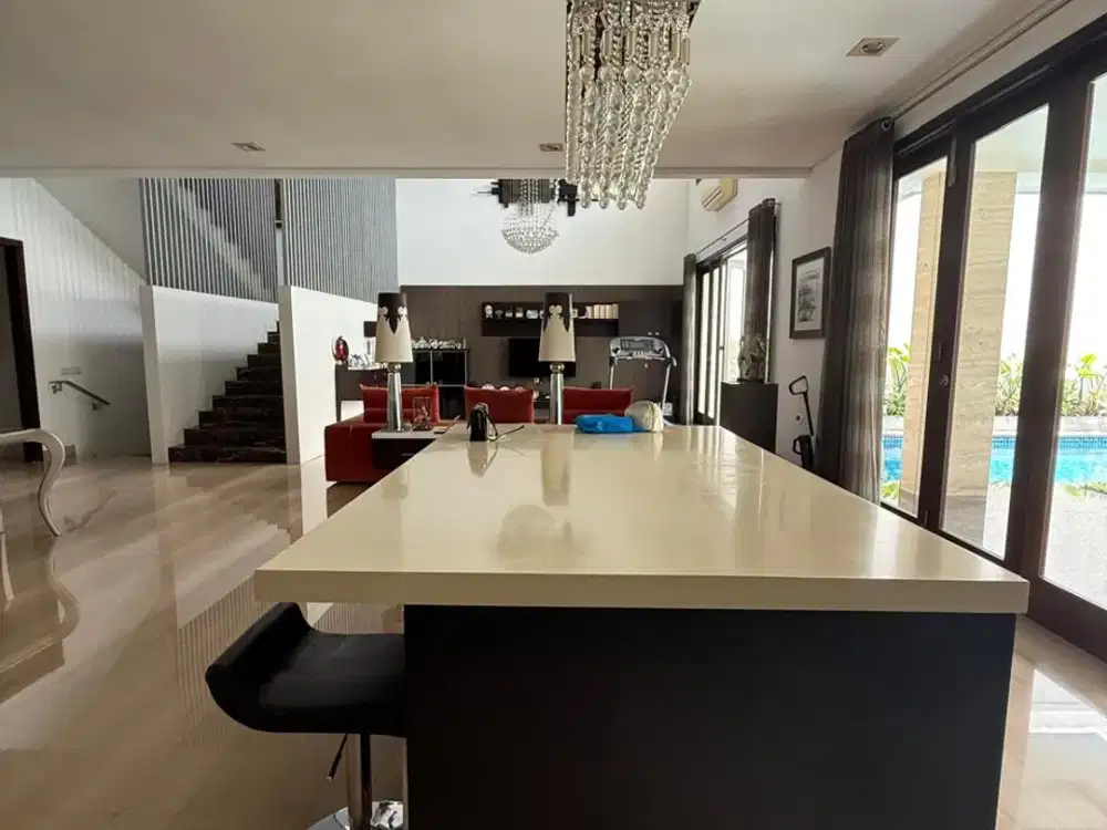 Rumah Bagus, Ada Kolam Renang di Graha Family, Surabaya