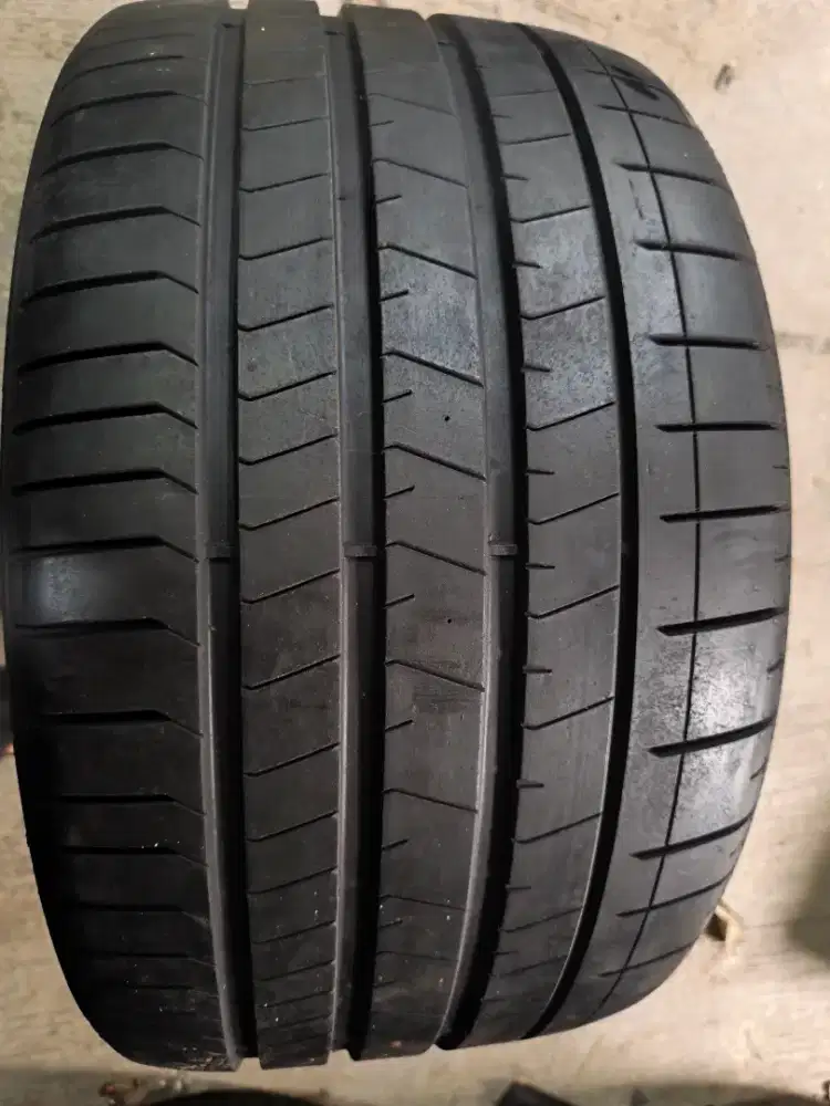 Pirelli pzero 305 30 R20