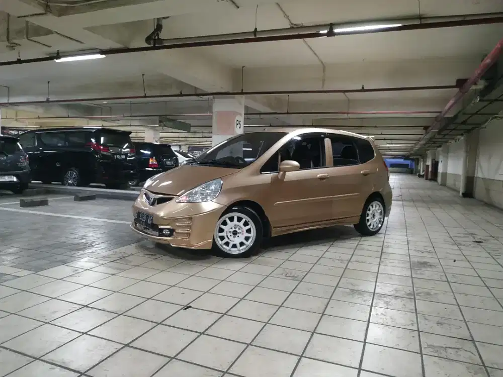Jual mobil honda jazz idsi gd3 tahun 2004