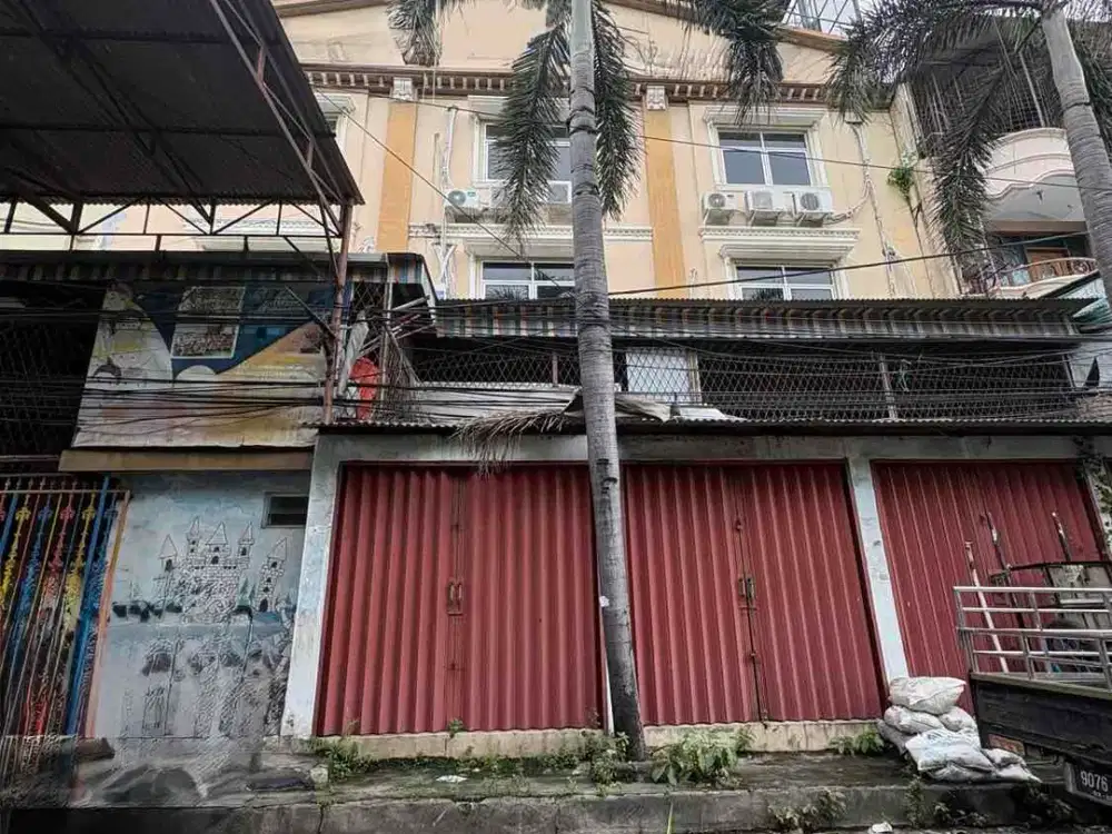 Gedung Ex Sekolahan yang besar dan luas lokasi Teluk Gong Jakarta Utara