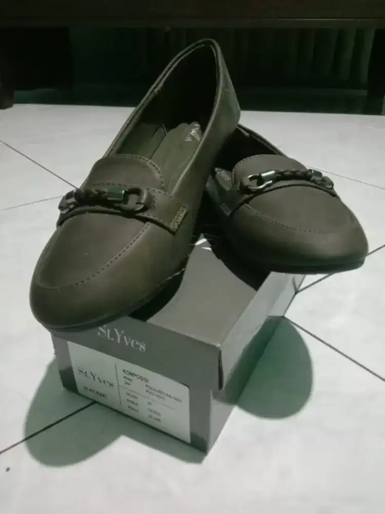 Sepatu wanita flat