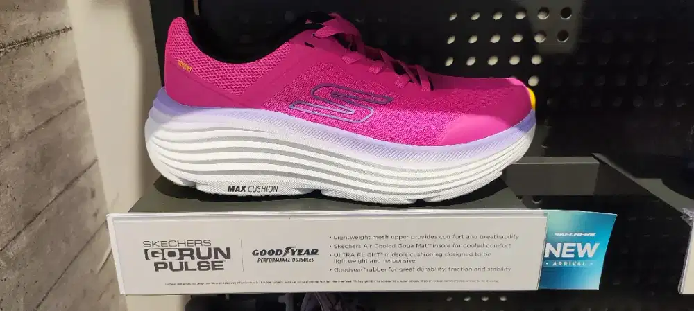 [OPEN JASTIP] SNEAKERS FAVORIT: Skechers, New Balance, & Converse!