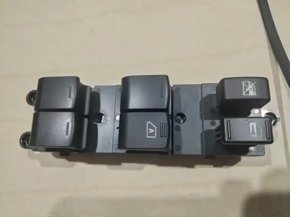 Switch power window Livina