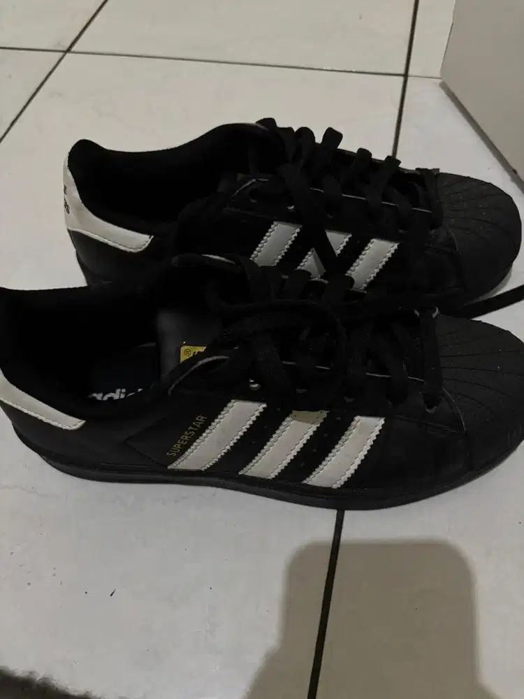 Sepatu adidas super star