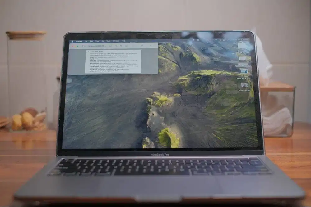 DIJUAL MacBook Pro M1 2020 Refurbished – Free Hard Case