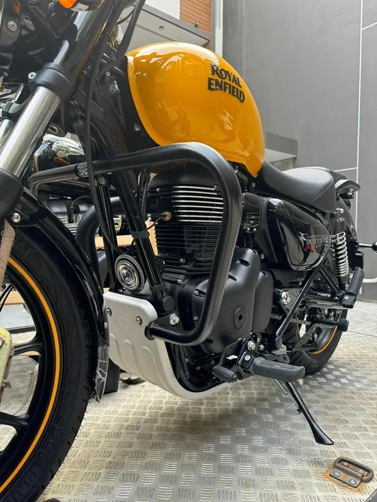 Bumble Bee Hunter Royal Enfield