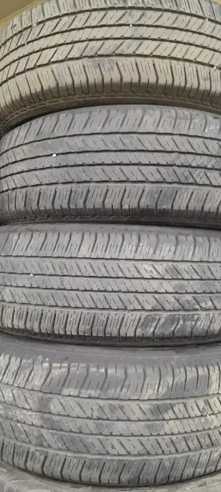 Bridgestone dueler HT 265 65 R17