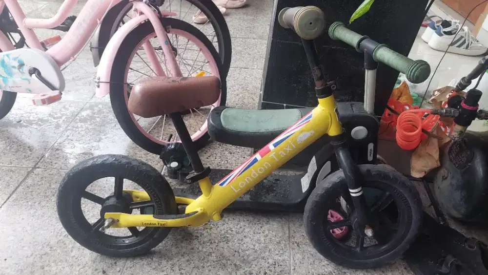 Balance bike London Taxi