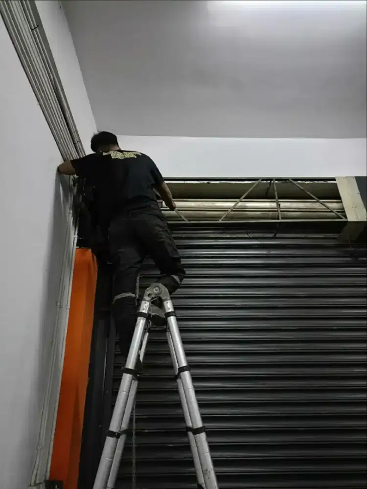 SERVICE ROLLING DOOR