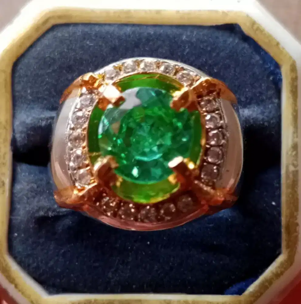 Batu Aquamarine Hijau