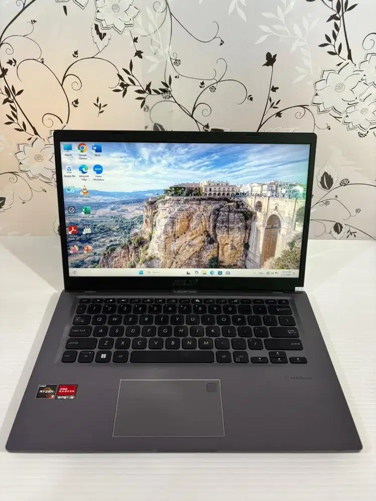 Asus VivoBook M415D/ Amd Ryzen 3 3000/ Ram 8 Gb/ Ssd 512 Gb