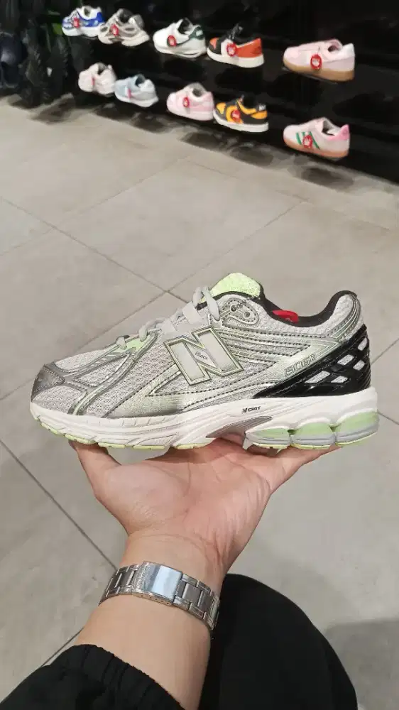 Nb 1906 silver green