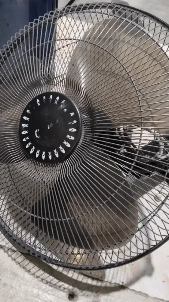 Kipas angin dinding cosmos