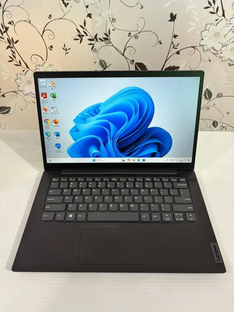 Laptop Lenovo V14 G2/ Amd Ryzen 3 5000/ Ram 8 Gb/ Ssd 256 Gb