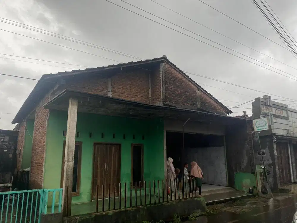 Dijual 2 Rumah, 1 Modern & 1 Joglo