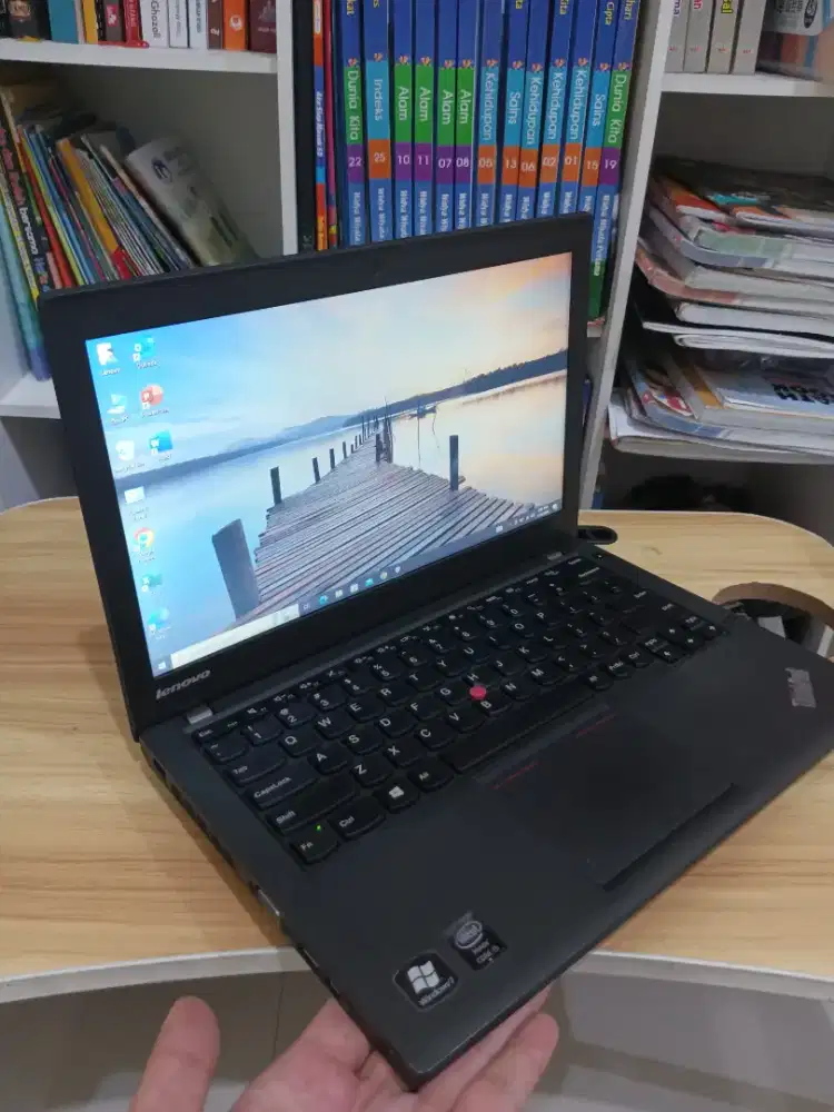 Laptop Ex-Kantor Lenovo Thinkpad X240 Ram 8GB/500GB Mulus