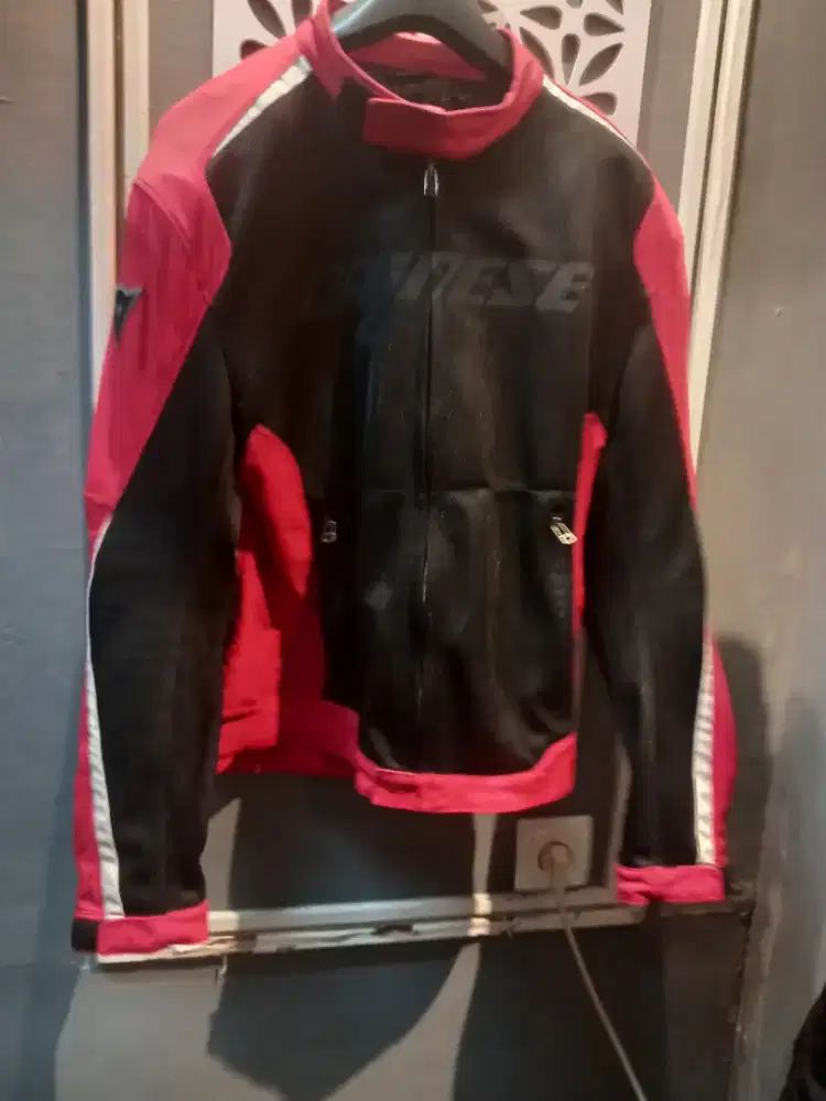 Jaket dainese ukuran 50 atau L