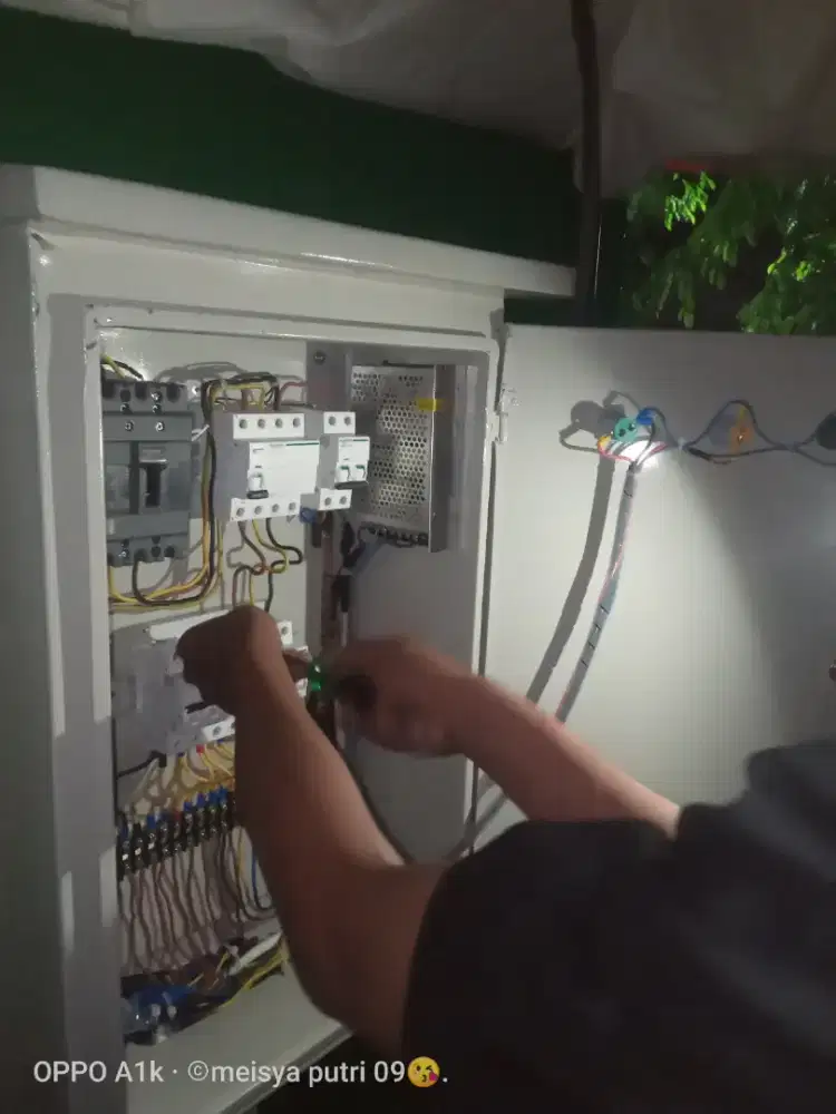 Tukang listrik panggilan 24 jam