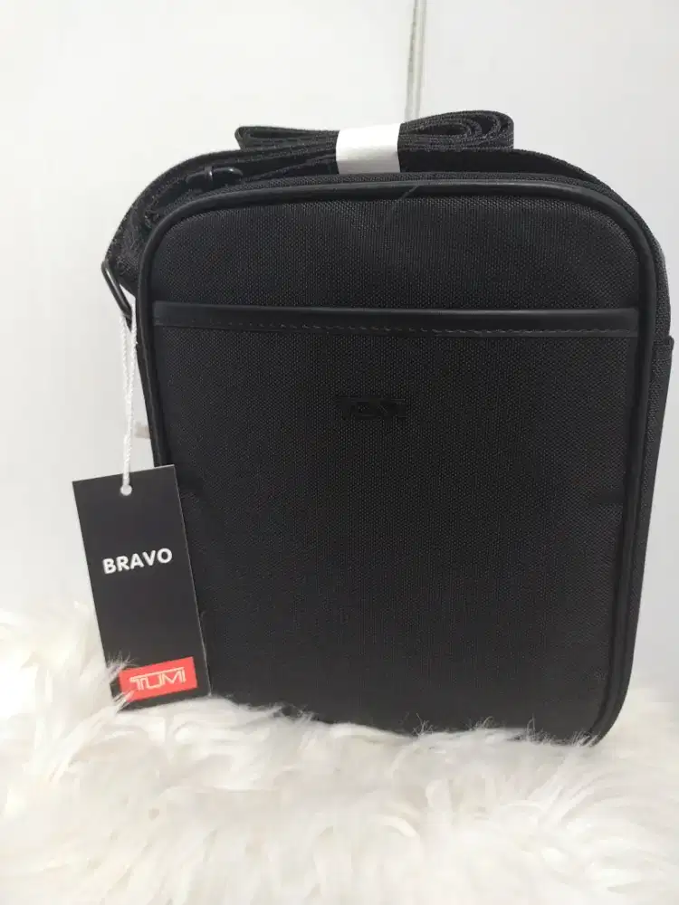 Tas Selempang TUMI