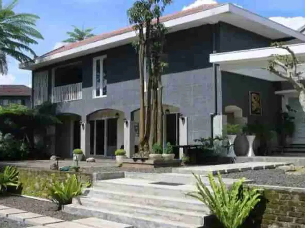 Rumah dijual cepat turun harga Setiabudi Bandung SHM luas halaman lingkungan nyaman hunian komplek serius survey