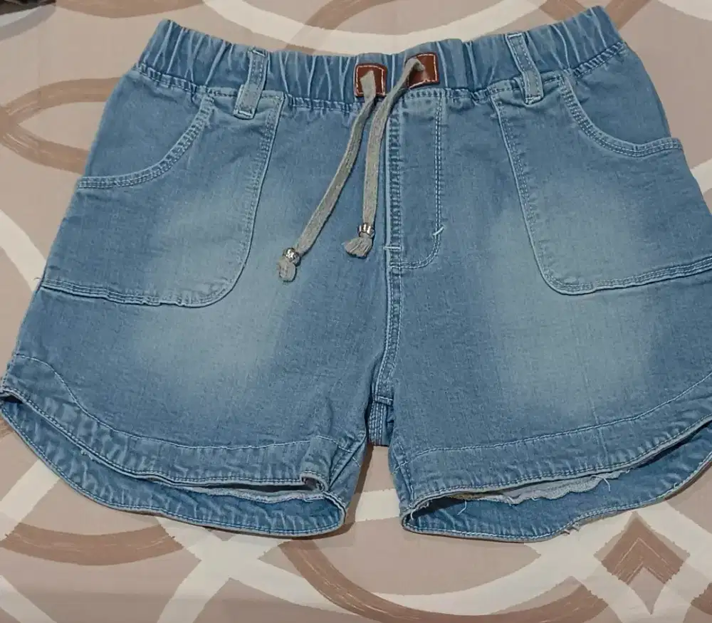 Celana pendek bahan karet