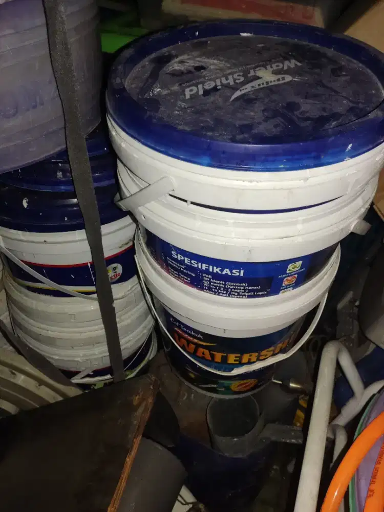 Kaleng cat plastic macam2 merk