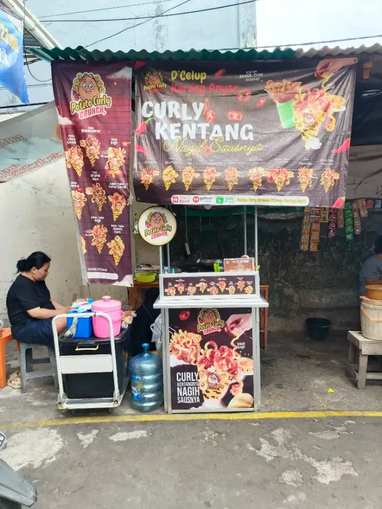 Dicari Karyawati Untuk Jaga Stand