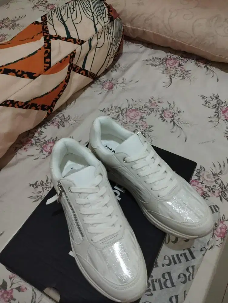 Sepatu Hush Puppies Sneakers Wanita Velocia Off White (Ukuran 38)