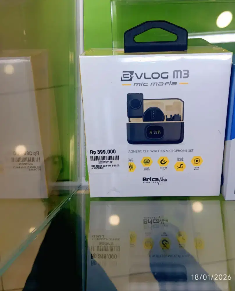 Microphone by brica garnasi resmi