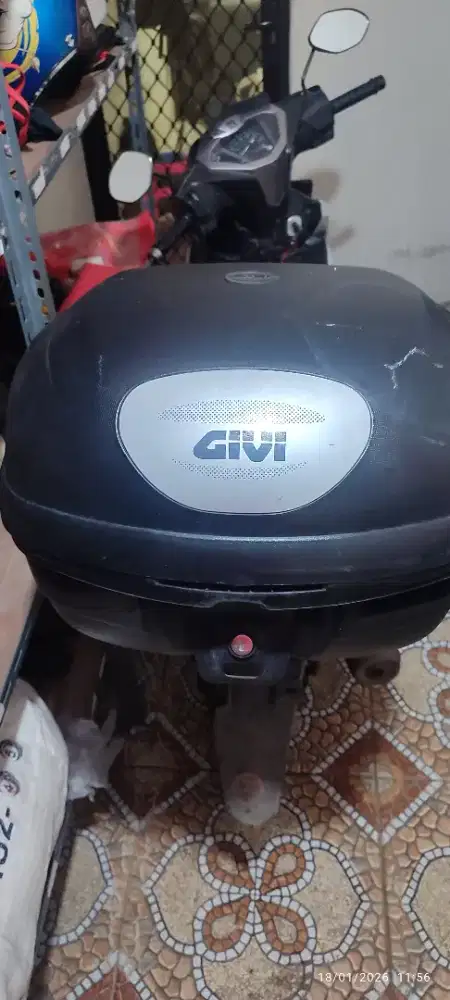 Mau jual aja box beserta dudukannya