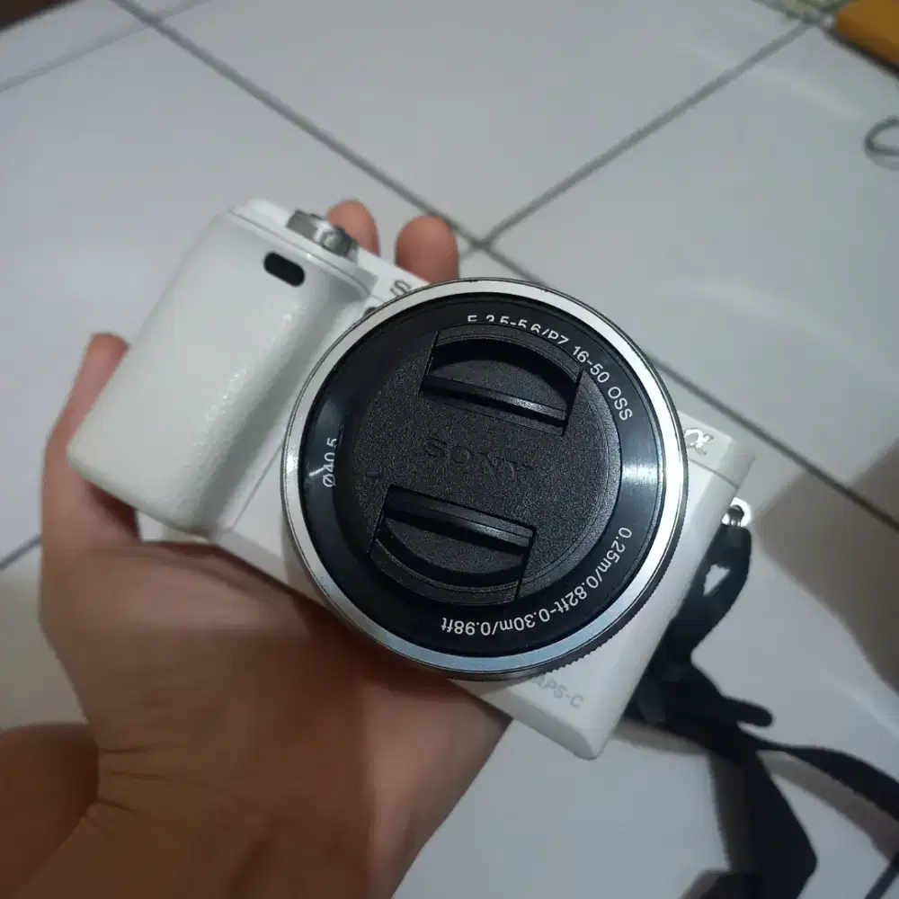Sony a 6000 warna putih mulus pemakaian pribadi