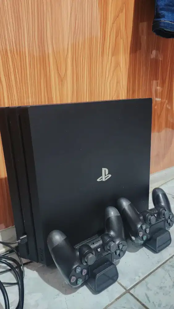 PS 4 1 TB Jual karna ga kepake, kondisi mulus