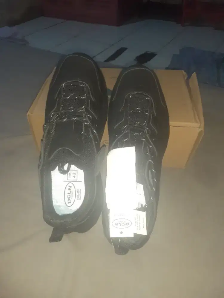 SEPATU DCLN SNEAKERS