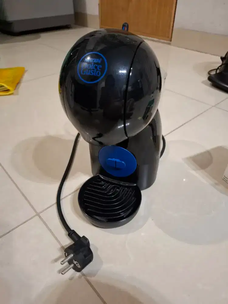 Mesin kopi merk Nescafe Dolce Gusto piccolo