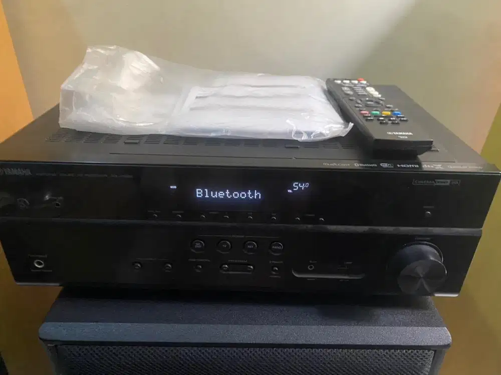 Yamaha AVR receiver amplifier RXV 585