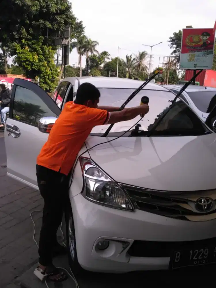 Ahlinya pasang kaca film mobil