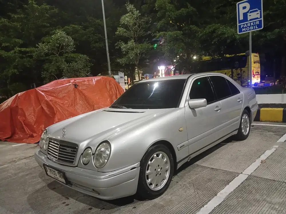 Mercedes-Benz E230 1997 Bensin