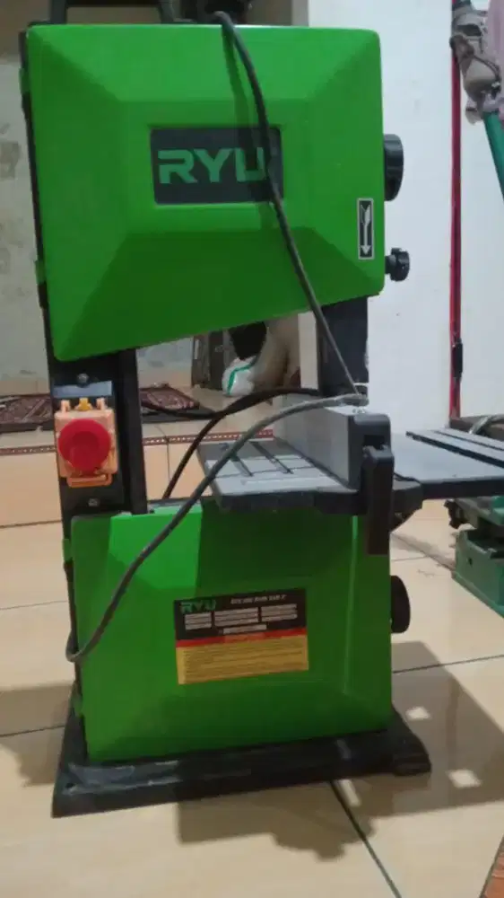 RYU mesin gergaji kayu