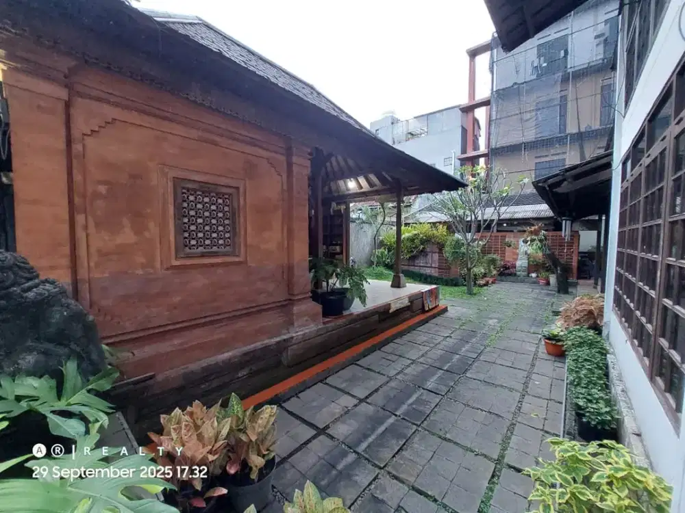RUMAH BAGUS DI DAGO BANDUNG dengan Sentuhan Bali Harga Nego