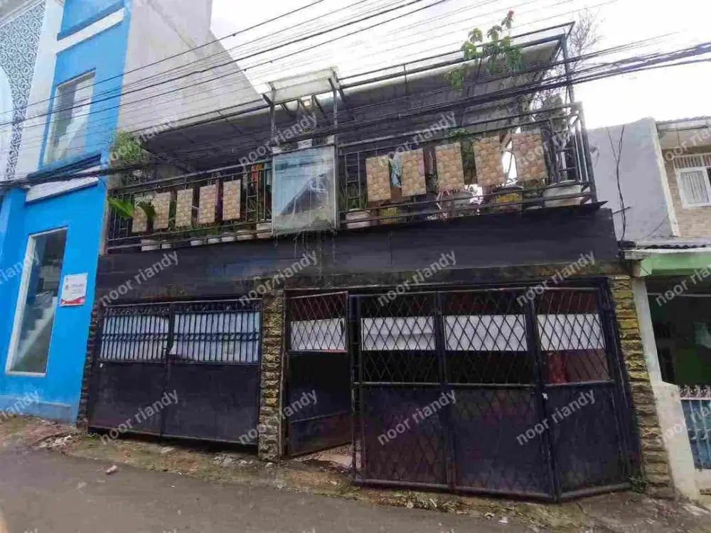 DI JUAL RUMAH SECONDARY 2 LANTAI PINGGIR JALAN AKSES MOBIL DI CIRACAS JAKTIM