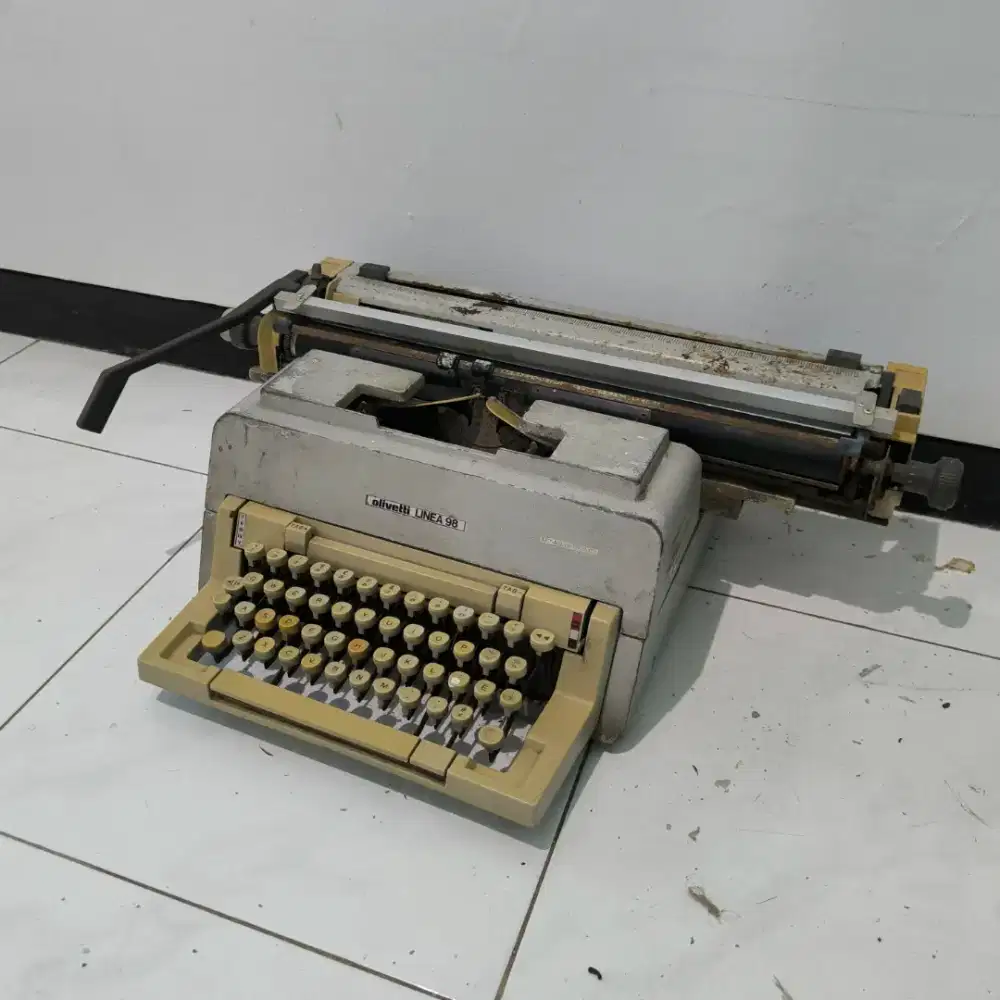 Mesin Ketik Jadul Olivetti Linea 98