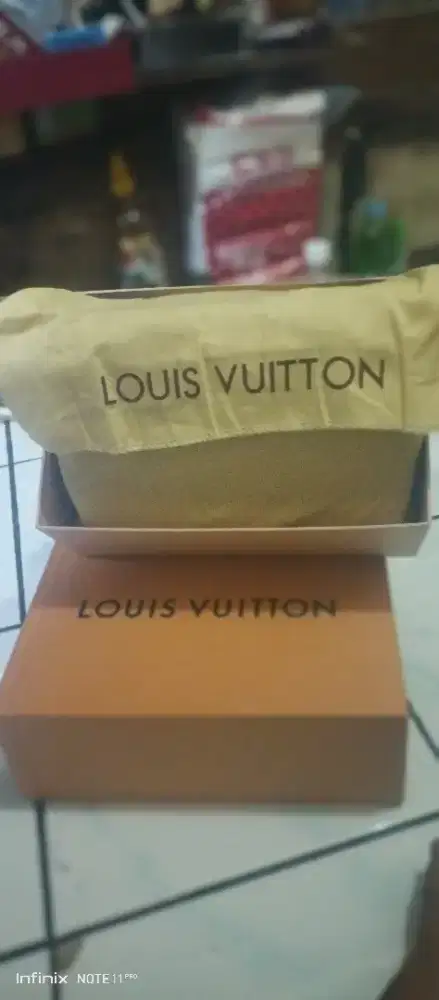 TAS SELEMPANG PRIA Louis Vuitton Avenue Slingbag 