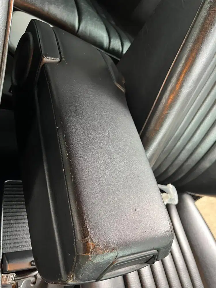 W124 Arm Rest Box