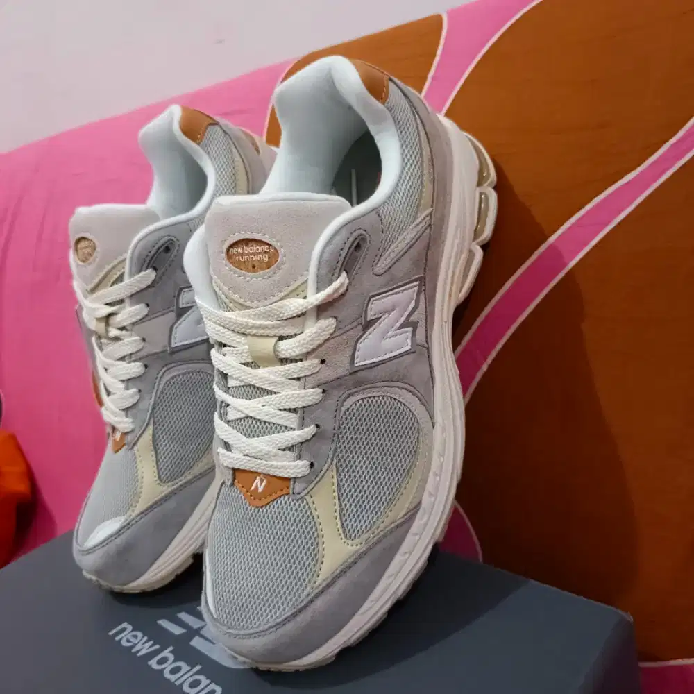 New Balance 2002R Abu Coklat Size 42 Insole 26,5cm