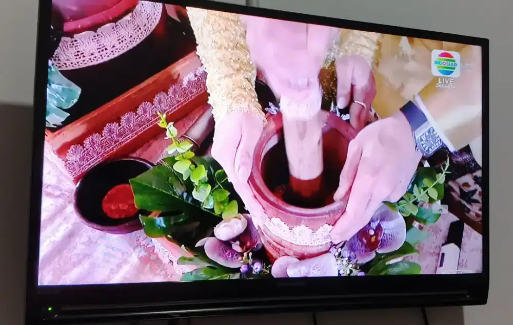 TV LED SHARP AQUOS 32 inch 
(Sharp LC-32SA42001)